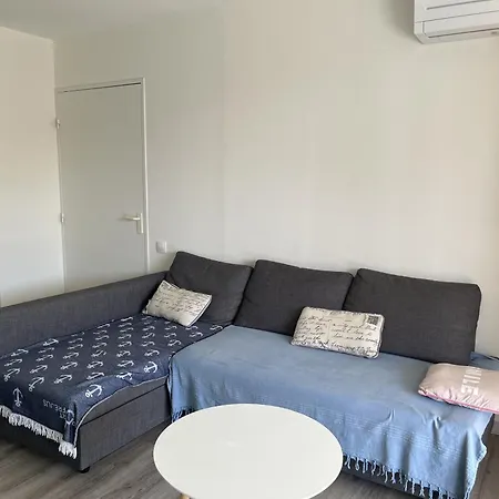 Apartment Cesaree - T2 Renove Avec Vue Piscine, Terrasse, Clim, 4p Frejus