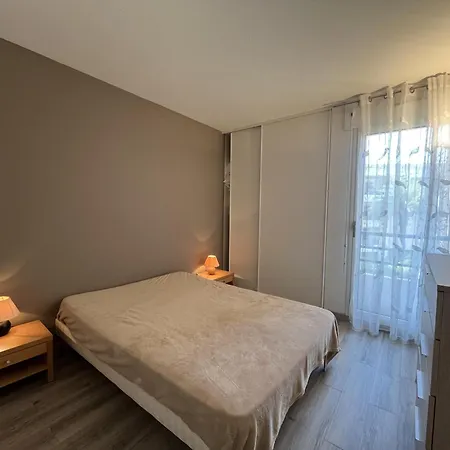 Cesaree - T2 Renove Avec Vue Piscine, Terrasse, Clim, 4p Apartment *