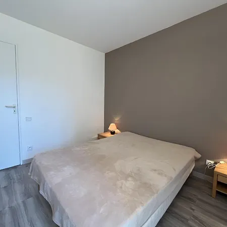 Cesaree - T2 Renove Avec Vue Piscine, Terrasse, Clim, 4p アパート Fréjus