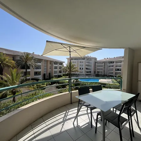 Cesaree - T2 Renove Avec Vue Piscine, Terrasse, Clim, 4p * Frejus