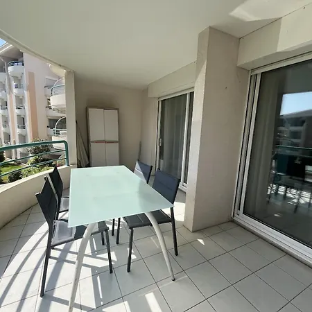 Cesaree - T2 Renove Avec Vue Piscine, Terrasse, Clim, 4p